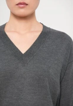 FIOCCHI - Jumper - Antracite 14 FIOCCHI - Jumper - Antracite -The LBD Shop 00ed74301bee4d189f2bfe58fcfaf204