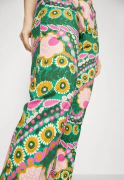 Domino - Trousers - Verde -The LBD Shop 01a2ba5c7ac04471869b3e55762858e5