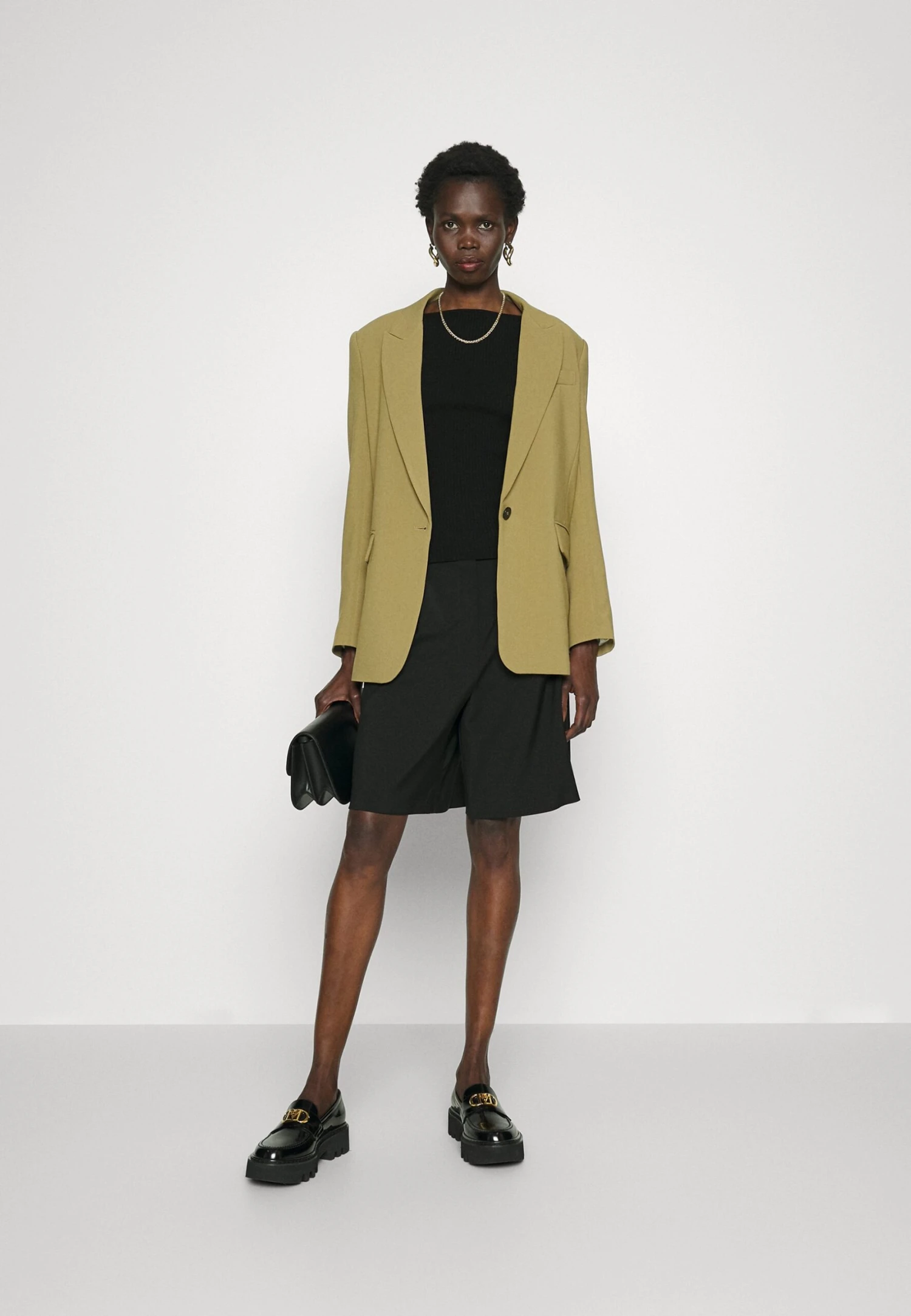 Soraia - Basic T-Shirt - Nero 2 Soraia - Basic T-Shirt - Nero - Image 2