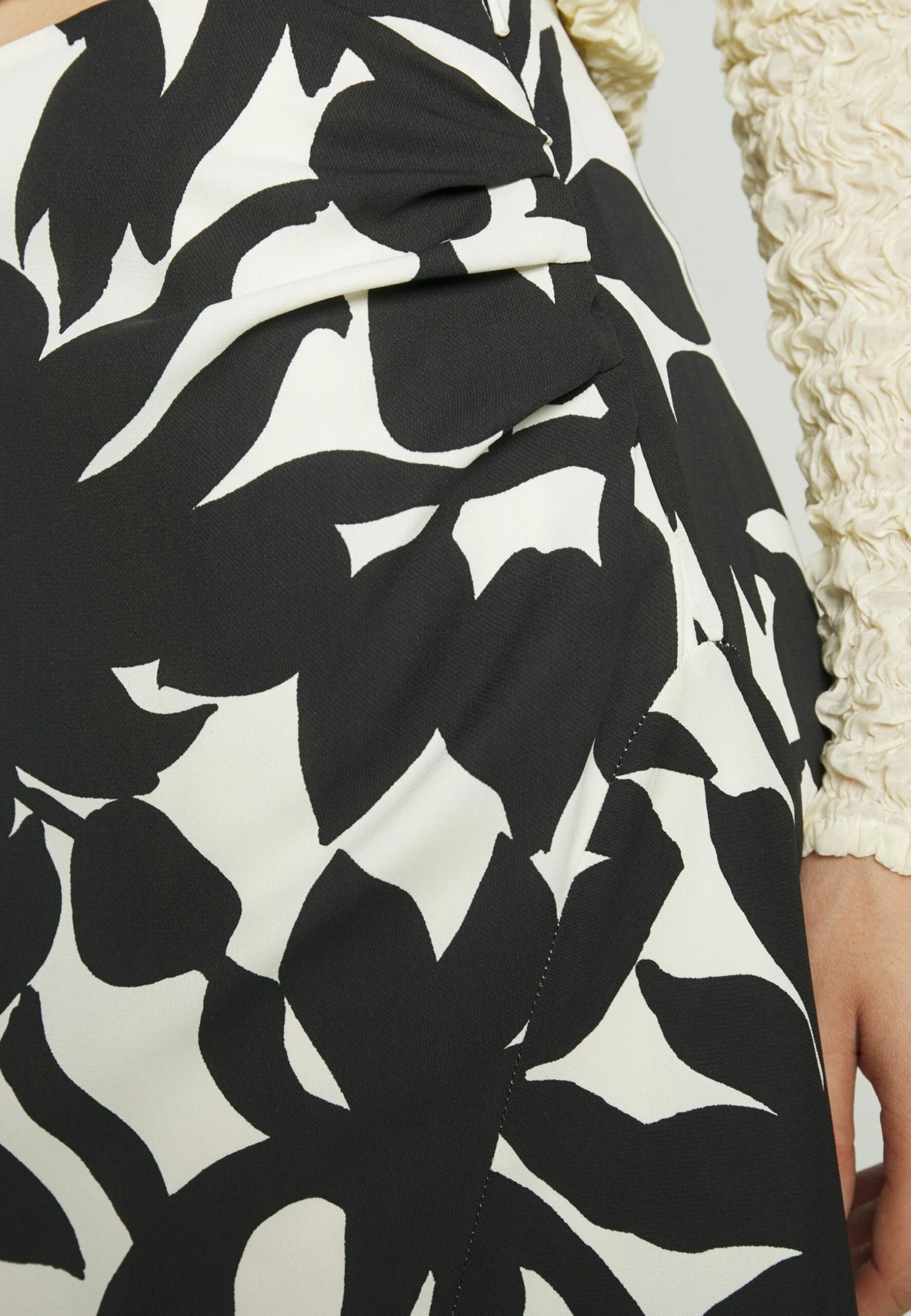 Augusta - Pencil Skirt - Nero 5 Augusta - Pencil Skirt - Nero - Image 5