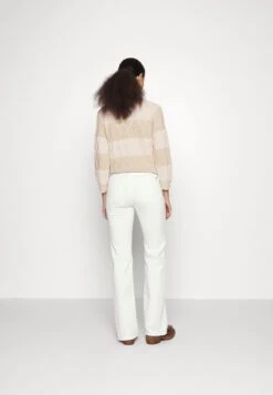 Sigfrid - Flared Jeans - Bianco -The LBD Shop 039f050a7bee4427b558e4228e3d3361