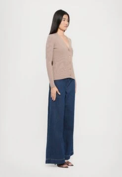 GABRIEL - Cardigan - Marron Glace 12 GABRIEL - Cardigan - Marron Glace -The LBD Shop 06100375bb554e6aae869bfb7fe8e692