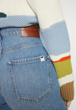 Caden - Relaxed Fit Jeans -The LBD Shop 090e5ba8e7204130b0c1946d99cf99a8