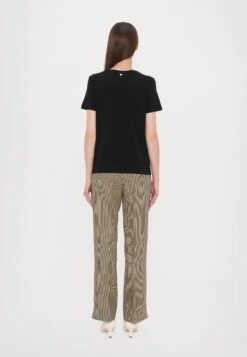 Basic T-shirt - Nero 12 Basic T-shirt - Nero -The LBD Shop 1af0b502b6394a5bb86f07ef4994a30e