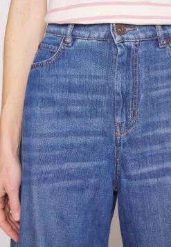 Vega - Flared Jeans -The LBD Shop 1becac8f58804086aea8cb1566648dbb