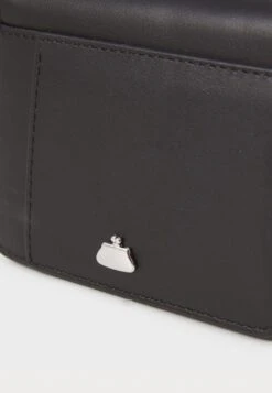 JERENER - Wallet - Black 9 JERENER - Wallet - Black -The LBD Shop 1edf34e7fe374e348cb66d4964bd8151