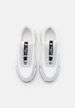 Trainers - Bianco -The LBD Shop 2136d0d0b05c4e51895ad3b48204de12