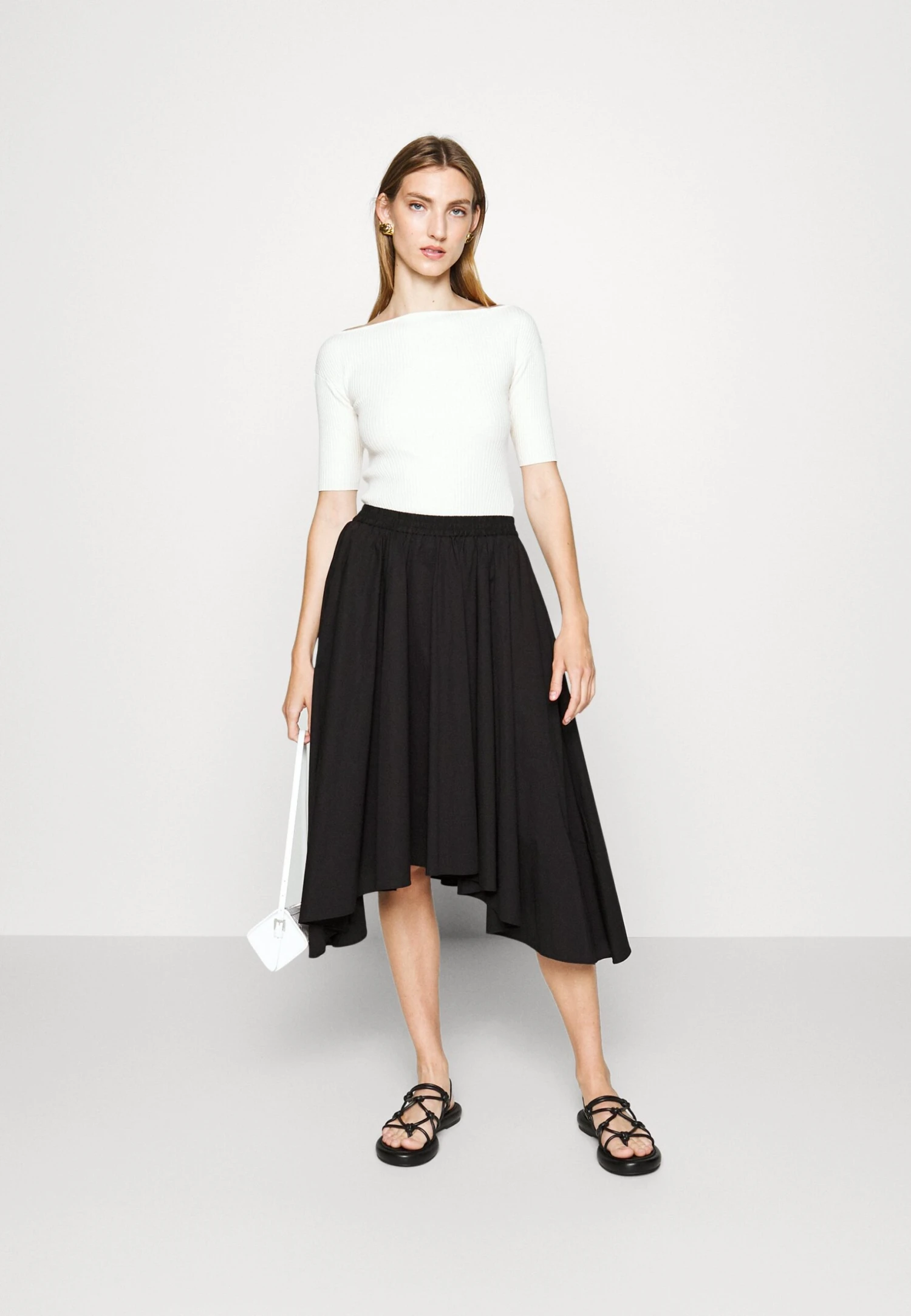 Soraia - Basic T-Shirt - White 2 Soraia - Basic T-Shirt - White - Image 2