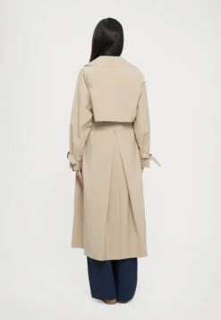 FATTO - Trenchcoat - Beige -The LBD Shop 26e863069dd84a7e973abbb163aaf251