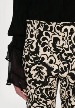 CADMIO - Trousers - Black -The LBD Shop 2d2bf4982f4a4529bd3e16c50e8be18e