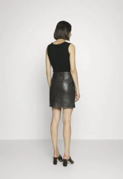 Starna - Leather Skirt - Nero -The LBD Shop 345ea24c84844535b9bbff04fc4d3bd5