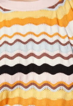 Manuele - Print T-Shirt -The LBD Shop 3add0f8f85164a5fa1f97cf86bdd7048