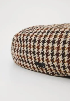 ZANNATA - Beanie - Rosso Viola -The LBD Shop 45291446c6ce4b4bbe314c12633b9c81