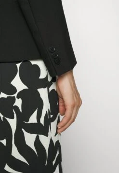 Uva - Blazer -The LBD Shop 48dc9874e571431ea5b624dfeeac1e6e