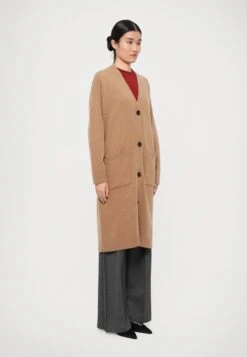 GODEZIA - Cardigan - Cammello -The LBD Shop 49a30be538f54ba8a973b1fe22c1aa9d