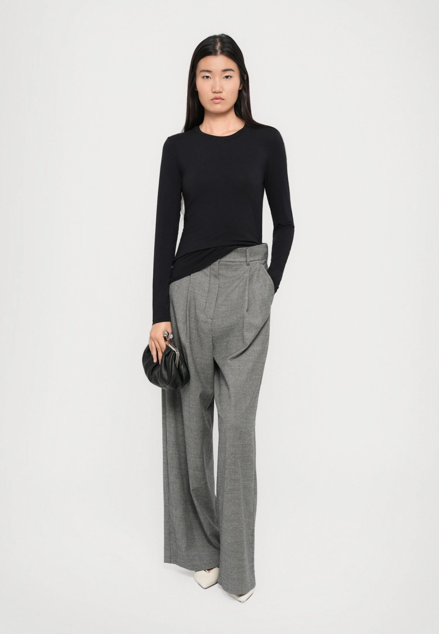 GLOBALE - Trousers - Nero 2 GLOBALE - Trousers - Nero - Image 2