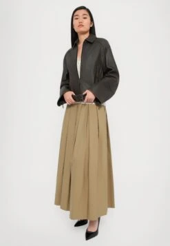 AGIATE - Pleated Skirt - Deserto 11 AGIATE - Pleated Skirt - Deserto -The LBD Shop 4d6292ccae4244a78c5744be70a432aa