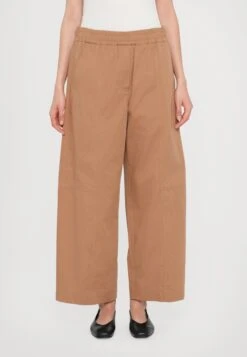 MILVA - Trousers - Earth