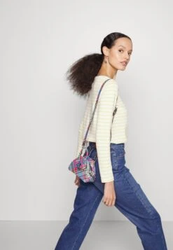 Ariano - Relaxed Fit Jeans 9 Ariano - Relaxed Fit Jeans -The LBD Shop 4e43bf6ab2ef4a3690da27c8010f4cda