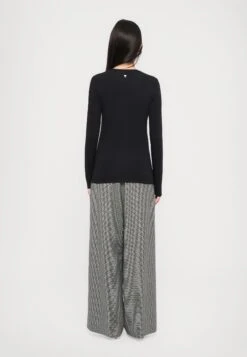 MULTIE - Long Sleeved Top - Nero -The LBD Shop 4f6aec02a2174c20a7e78c6ed218177f