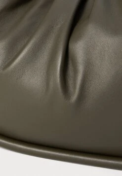 MILVANEW - Clutch - Verde Kaki 11 MILVANEW - Clutch - Verde Kaki -The LBD Shop 5719e3dda67144dd932662106179ff14