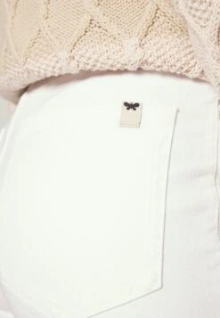 Sigfrid - Flared Jeans - Bianco -The LBD Shop 5ab84c0820304649bb6b3bfdc38cf17a