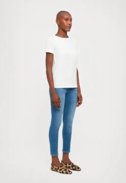 Basic T-shirt - Bianco -The LBD Shop 5ba525c885054d1a9310f453263e28eb