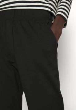 Elfo - Tracksuit Bottoms - Nero 9 Elfo - Tracksuit Bottoms - Nero -The LBD Shop 6a59a0f7a01b4894aafe301ce2e6a8fb