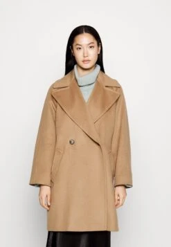 Novella - Classic Coat