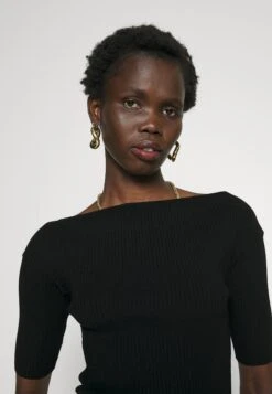 Soraia - Basic T-Shirt - Nero 10 Soraia - Basic T-Shirt - Nero -The LBD Shop 71b674497aca4685a51e40a9c1cf6d40