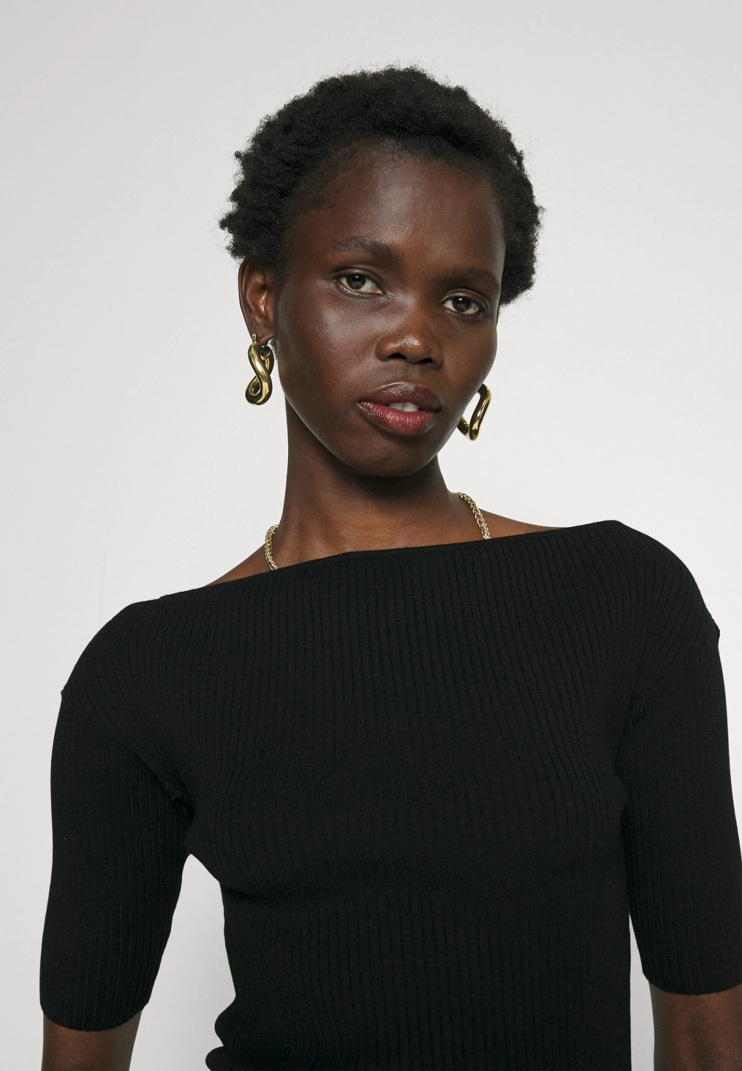 Soraia - Basic T-Shirt - Nero 4 Soraia - Basic T-Shirt - Nero - Image 4