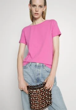 Multib - Basic T-Shirt - Fuxia -The LBD Shop 73c7b8729f07448b8f44c883f0847f4d