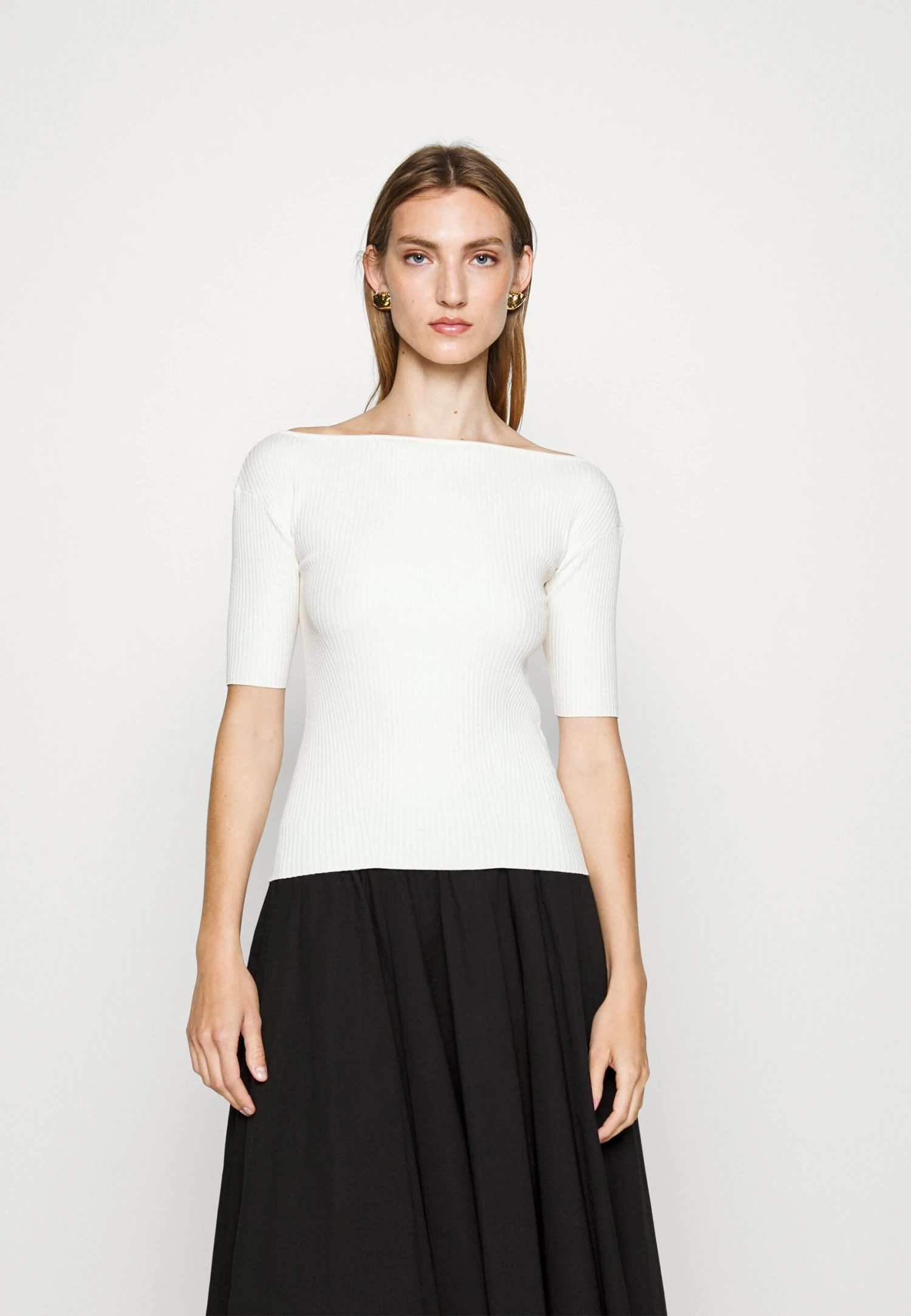 Soraia - Basic T-Shirt - White 1 Soraia - Basic T-Shirt - White