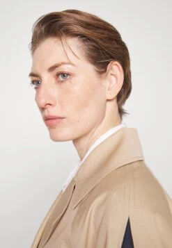 Laccio - Trenchcoat -The LBD Shop 78319e875a624ed88066e29c67e41761