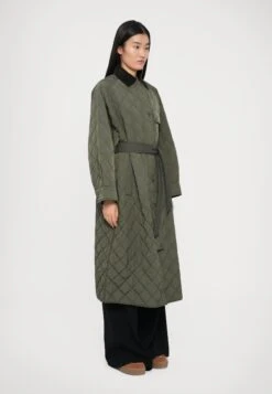 COCCOLE - Winter Coat - Verde Kaki 10 COCCOLE - Winter Coat - Verde Kaki -The LBD Shop 7991c61d650e444ca564dff04cc6f6db