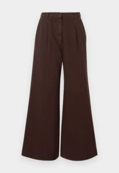 NANDA - Relaxed Fit Jeans - Cioccolato -The LBD Shop 7cd366aef20e44a989dc45401f4be714