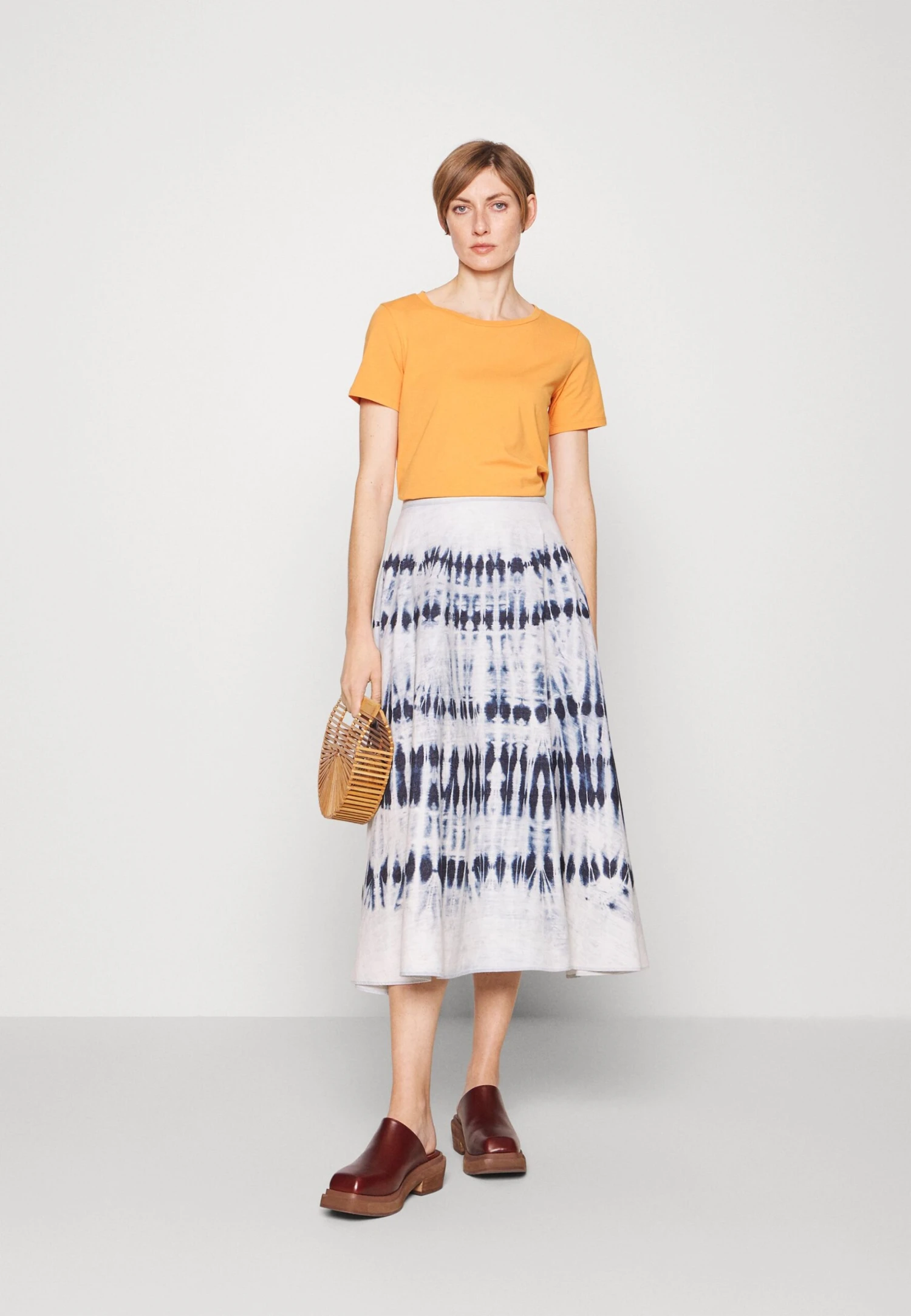 Multib - Basic T-Shirt - Arancio 2 Multib - Basic T-Shirt - Arancio - Image 2