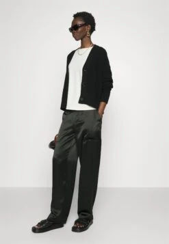 Wales - Cardigan - Nero -The LBD Shop 81a95b7c1cfa487cae665f58658c5645