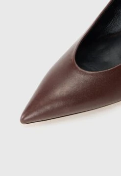 NIEVO - Classic Heels - Marrone Scuro 11 NIEVO - Classic Heels - Marrone Scuro -The LBD Shop 81d9ee3cf99b4f8897c6f6729083f9db