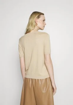 Agro - Basic T-Shirt -The LBD Shop 8655876b989644238a466a42341f7b4a