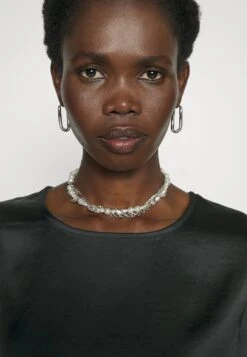 Gilbert - Basic T-Shirt - Nero -The LBD Shop 896c0d2aac9f4d4fa1a34e6a7c86e70b