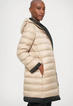 UGGIOSO - Down Coat - Nero -The LBD Shop 8dc634217e55454e86c9f055e2b26ed0