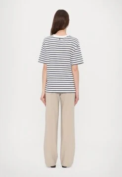 MULTID - Print T-shirt - Navy -The LBD Shop 90e7c59ba7f04e0eba2d2cbb0439d588