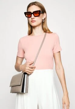 Multib - Basic T-Shirt - Pesca 9 Multib - Basic T-Shirt - Pesca -The LBD Shop 96f7a349549544dd89185a2a01153d15