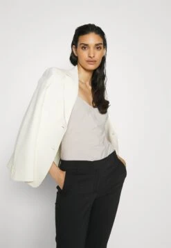 Uva - Blazer - Avorio -The LBD Shop 9d5e5cba916a4a0ba6072cf12f72da54