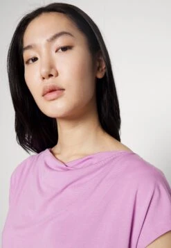 Multid - Basic T-Shirt - Lilla -The LBD Shop 9f27c7971f5a4ed3bb1fadad2906cee8