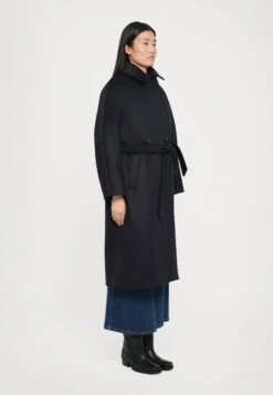 RESINA - Classic Coat - Blu 13 RESINA - Classic Coat - Blu -The LBD Shop a0585c8bb5d04d4e9e25a31f0ff60bd3
