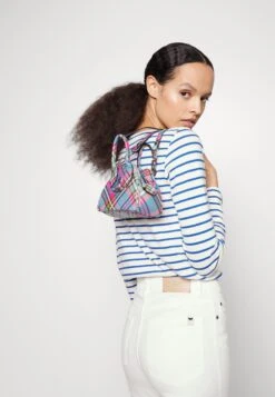 Fretty - Long Sleeved Top - Bluette -The LBD Shop a2ef42bab4c34e45923e80c2c1381327