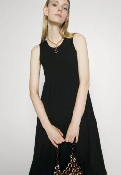 Vanezza - Jumper Dress - Nero -The LBD Shop a4170d9e9aa844119844ace730e94850