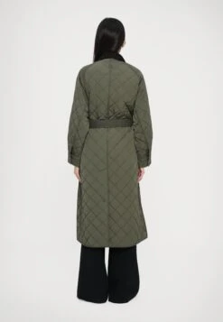 COCCOLE - Winter Coat - Verde Kaki 9 COCCOLE - Winter Coat - Verde Kaki -The LBD Shop a51772e25c1549cc82f9a42c46be2519